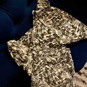 Mens banana republic
Matching set. Resort collection.